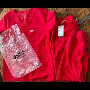 Figs Fionlite Pop Red Set scrub top and bottoms